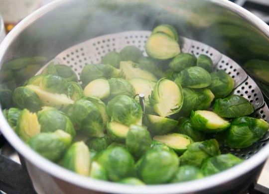 hoisin-glazed-brussels-sprouts-method-1-600x400[1]